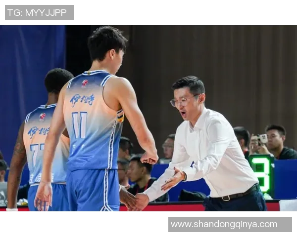 CBA2018常规赛巅峰对决广东队与新疆队的精彩较量回顾